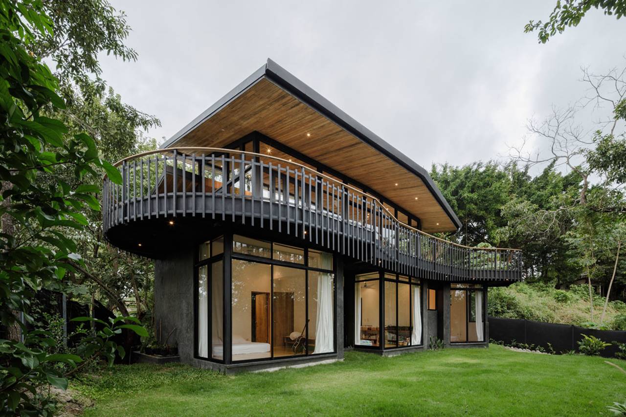 BLACK HOUSE 004