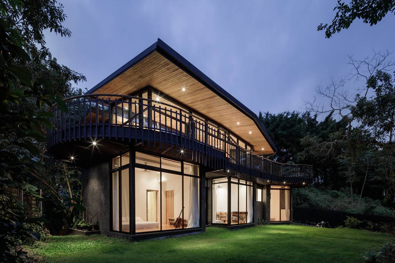 BLACK HOUSE 005