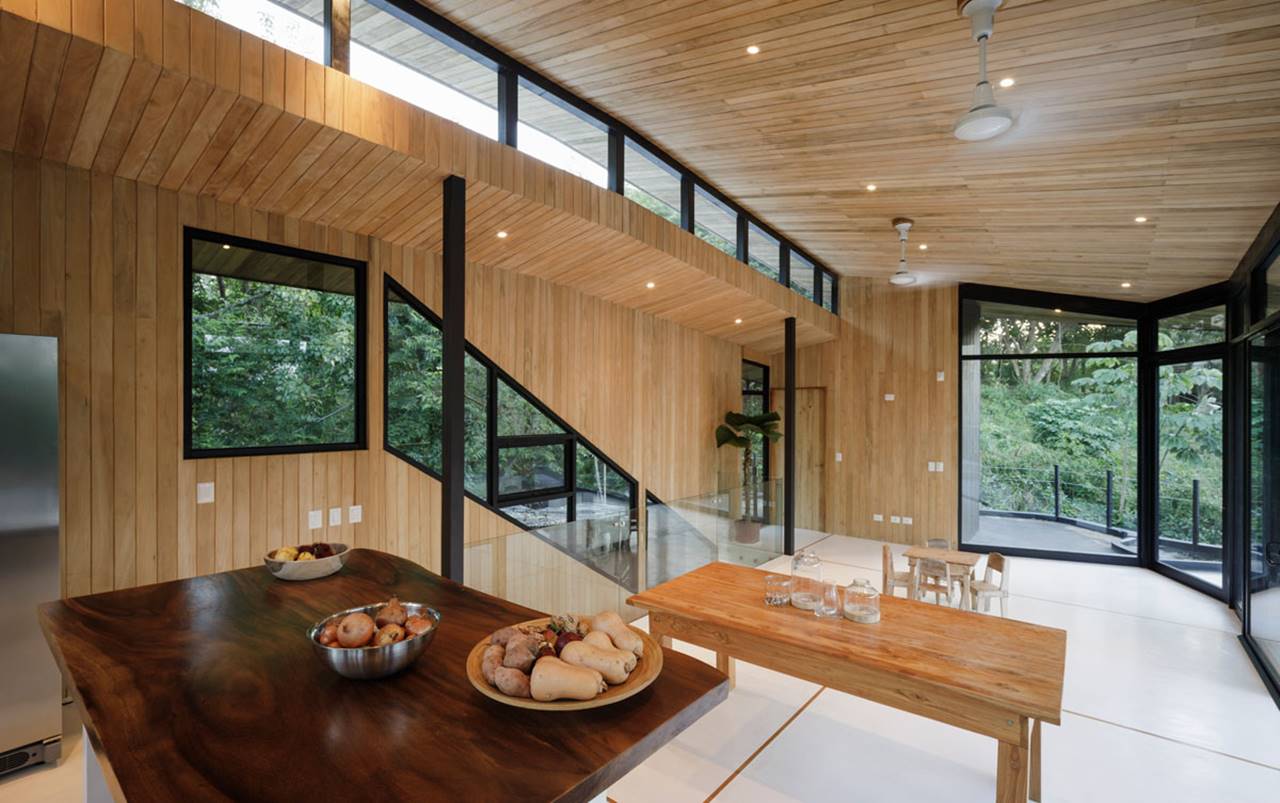 BLACK HOUSE 016