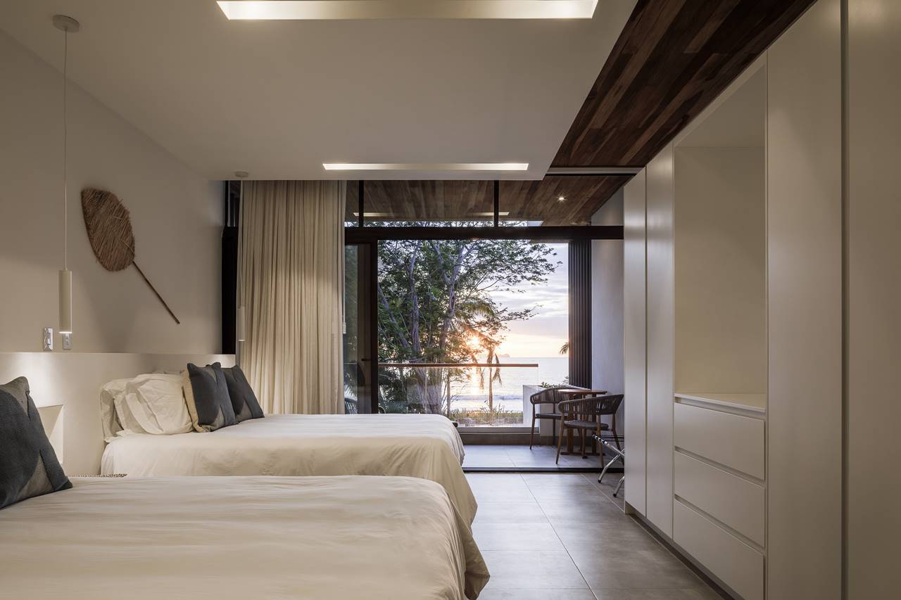 DOS CASAS BEACHFRONT CONDOMINIUM 006