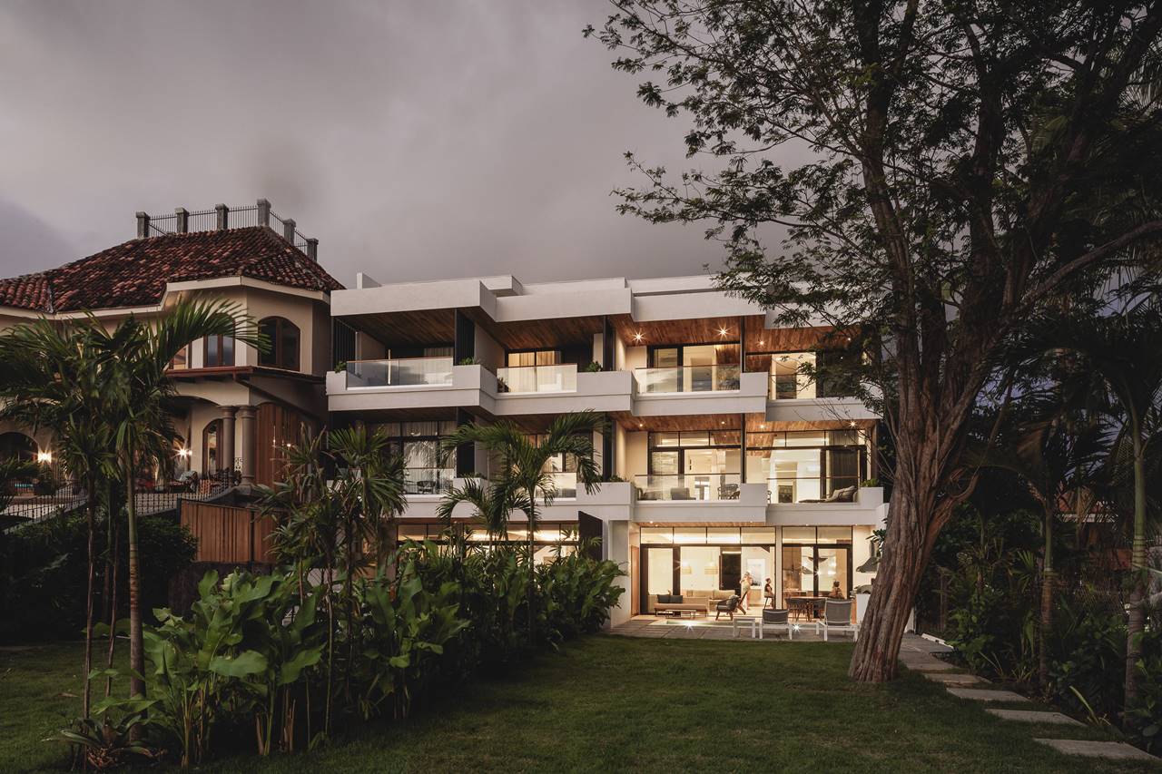 DOS CASAS BEACHFRONT CONDOMINIUM 017
