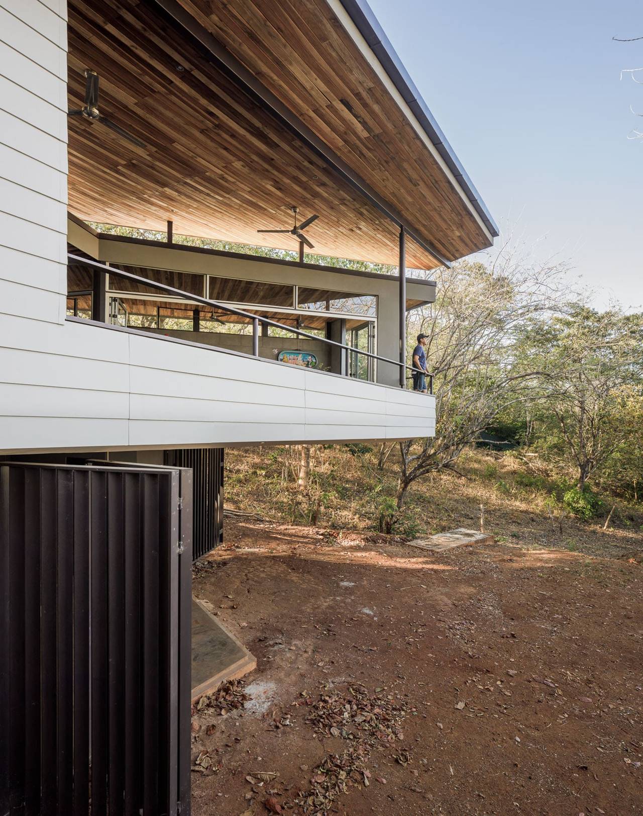 FLOATING LEAF HOUSE 002